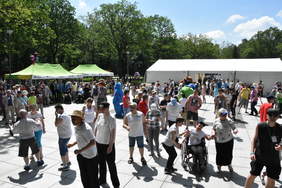 Pokaż zdjęcie: Zabawy na płycie