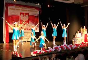 Pokaż zdjęcie: Występ Mażoretek z Korzennej