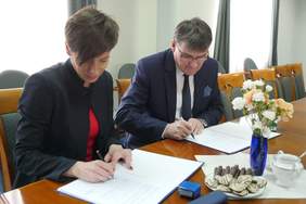 Pokaż zdjęcie: Podpisanie porozumienia między Państwowym Funduszem Rehabilitacji Osób Niepełnosprawnych oraz Akademią Wychowania Fizycznego w Poznaniu 