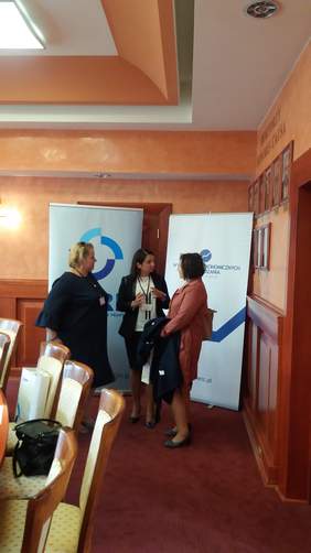 Pokaż zdjęcie: Dyrektor Oddziału Anna Rąbel z przedstawicielkami Uniwersytetu Szczecińskiego