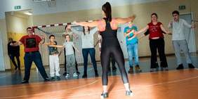 Pokaż zdjęcie: Zajęcia z fitnessu sylwetkowego poprowadziła Natalia Gacka-Dressler