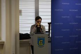 Pokaż zdjęcie: Teresa Szakiel – z-ca Dyrektora Departamentu ds. Edukacji.