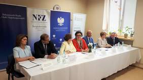 Pokaż zdjęcie: briefing prasowy