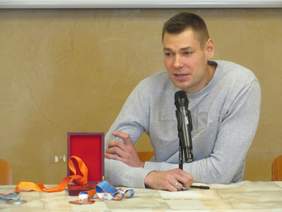 Pokaż zdjęcie: Tyczkarz paweł Wojciechowski jest honorowym Ambasadorem Ośrodka im. L. Braille'a w Bydgoszczy
