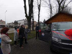 Pokaż zdjęcie: Uroczyste przekazanie auta,fot.P.O.W. Przystań
