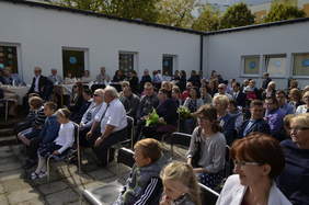 Pokaż zdjęcie: Goście zgromadzeni na uroczystości