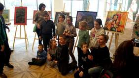 Pokaż zdjęcie: Uroczystość otwarcia wystawy „Gdy w sercu kwitnie muzyka" w Centrum Handlowym Avenida w Poznaniu