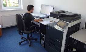 Pokaż zdjęcie: stanowisko pracy informatyka w ZPCh INWAR S.A.