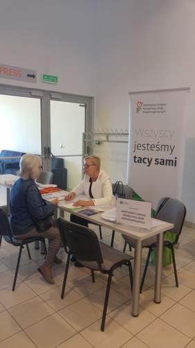 Pokaż zdjęcie: Stoisko informacyjne PFRON