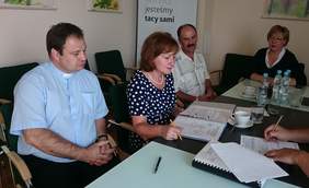 Pokaż zdjęcie: W spotkaniu uczestniczył również ks. dr Marcin Kokoszka - Ekonom Diecezji Tarnowskiej