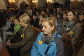 Pokaż zdjęcie: msza święta w Klasztorze Ojców Franciszkanów w Brzezinach