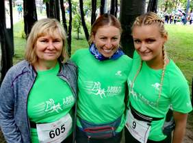 Pokaż zdjęcie: od lewej: Alicja Rostocka - pracownik Małopolskiego Oddziału PFRON,  Członek Zarządu Cystic Fibrosis Europ, Justyna Kowalczyk - mistrzyni olimpijska, Joanna Kołdras - pracownik Małopolskiego Oddziału PFRON