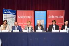 Pokaż zdjęcie: Panel dotyczących niedosłuchu z udziałem dyrektor Marty Mordarskiej