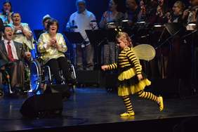 Pokaż zdjęcie: uczestnicy koncertu