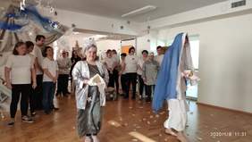 Pokaż zdjęcie: Aktorzy podczas występu