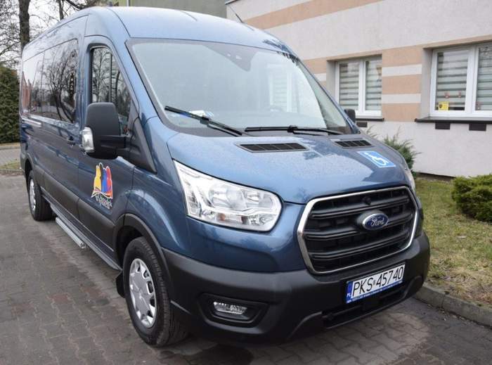 Pokaż zdjęcie: Bus z dofinansowaniem ze środków PFRON dla podopiecznych Ośrodka Wsparcia Dla Osób z Zaburzeniami Psychicznymi w Kościanie