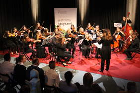 Pokaż zdjęcie: Orkiestra uczniów Szkoły Muzycznej w Lublinie pod Dyrekcją p. Iwony Borcuch