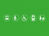 Symbole środkó komunikacji miejsskiej oraz niepełnosprawnosci ujęte w kółkach i przedstawione na środku zielonego tłą